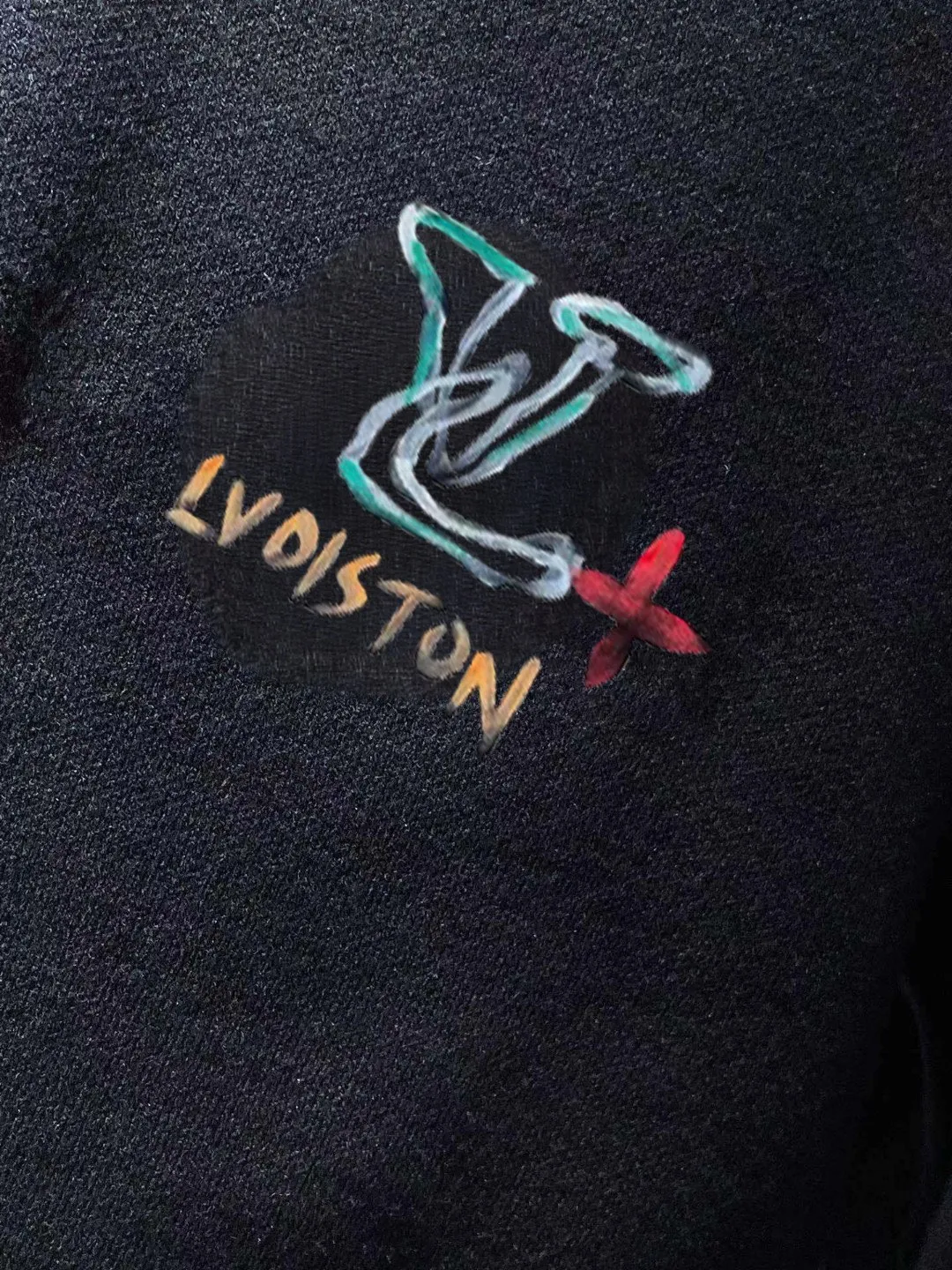 🅿️240 【LV Louis Vuitton】Autumn and winter classic round neck pullover sweater, in full condition! ! ! Wool blended fabric, the latest model in 2025, golden ratio! ! Slim-fitting soft gold, versatile and practical item, the combination and practicality are extremely powerful, simple and elegant, and classy! To create your own style, it is highly recommended to buy it in two colors. The standard slim fit tailoring process is suitable for both young and old men. It is knitted from wool and will not cause any discomfort! While keeping warm, it is stylish, textured and wearable, and the classic logo with contrasting colors on the chest feels in place! ! Recommended for regular customers! ! Size M-3XL (maximum wear: 190 pounds)